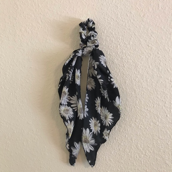 Hair ribbon scrunchie bundle - Picture 2 of 5